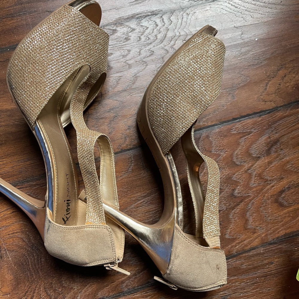 Size 11 Gold Glitter Heels - Picture 4 of 9